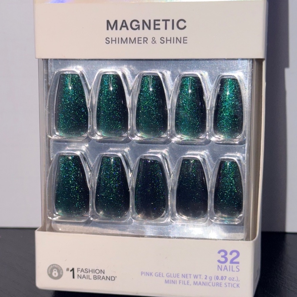 KISS Core Magnetic Shimmer & Shine Press On Nails 32ct Coffin Medium Green 22653